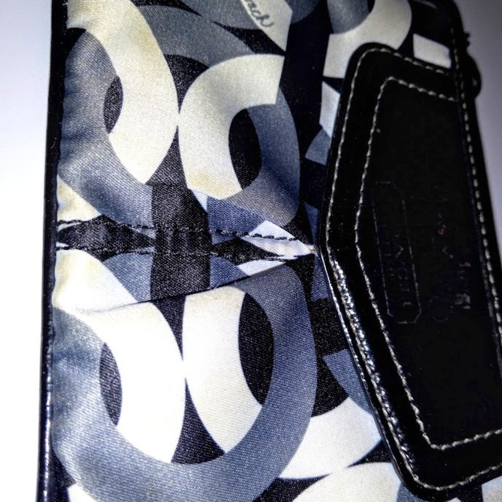 COACH Madison Scarf Print Signature Optic Outline Maggie Wristlet - Picture 13 of 13